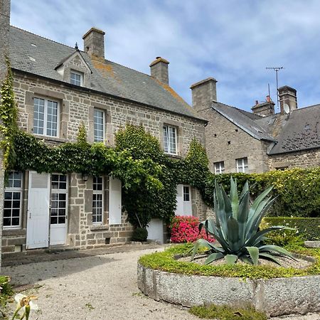 Le Conquerant - Chambres Meublees - Barfleur Kültér fotó